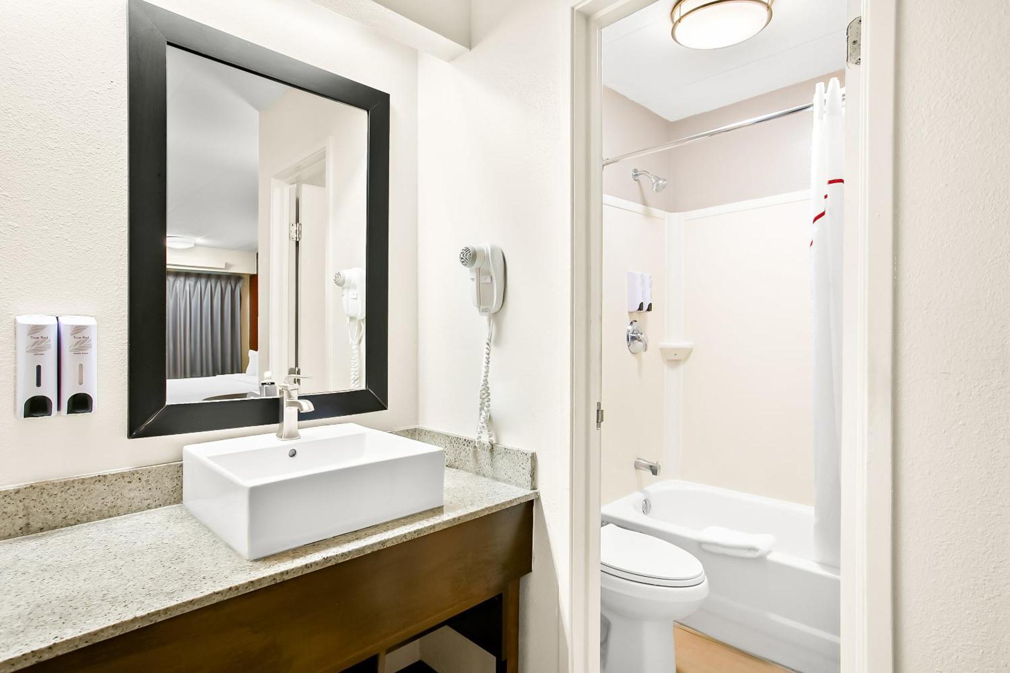 Red Roof Plus+ Baltimore-washington Dc/bwi Airport Hotel Linthicum
